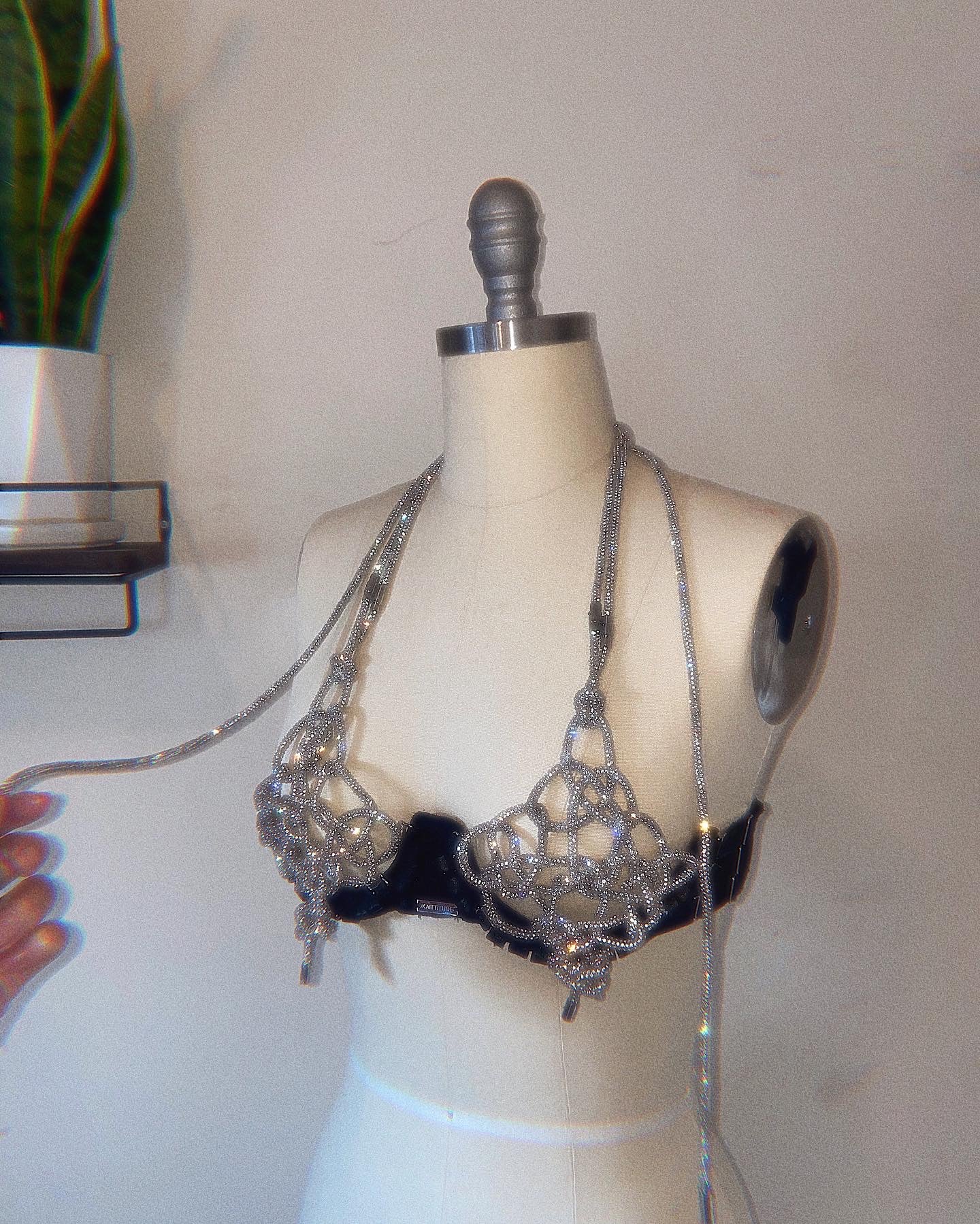 RHINESTONE TEN ACCORD KNOT BRA