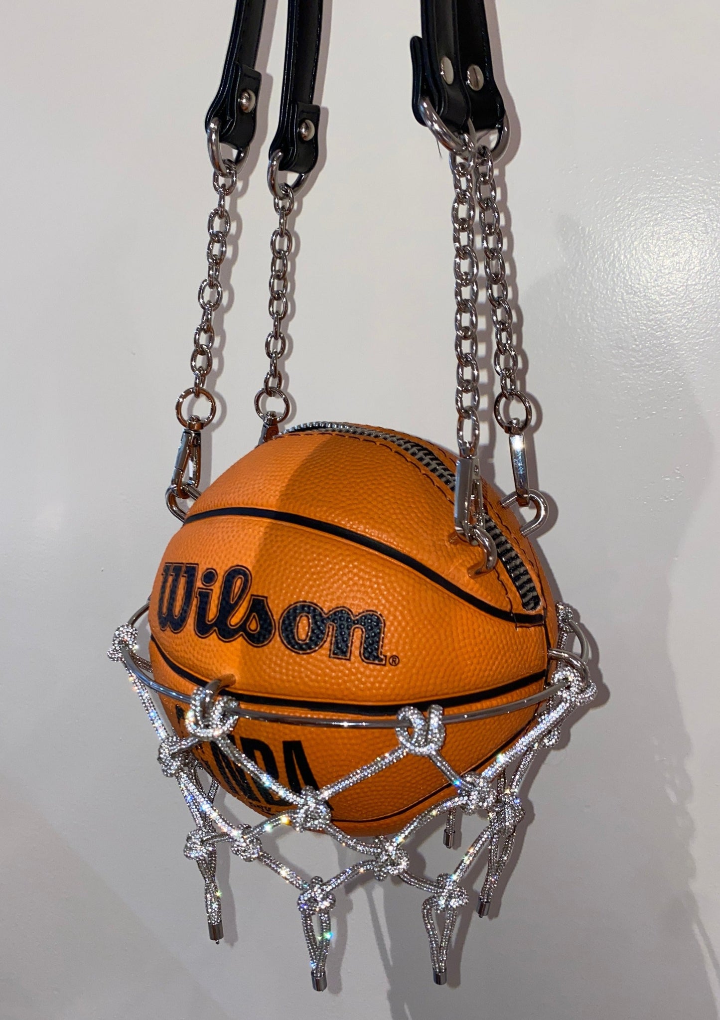 EXCLUSIVE ORANGE WILSON BASKETBALL W/ NET PURSE