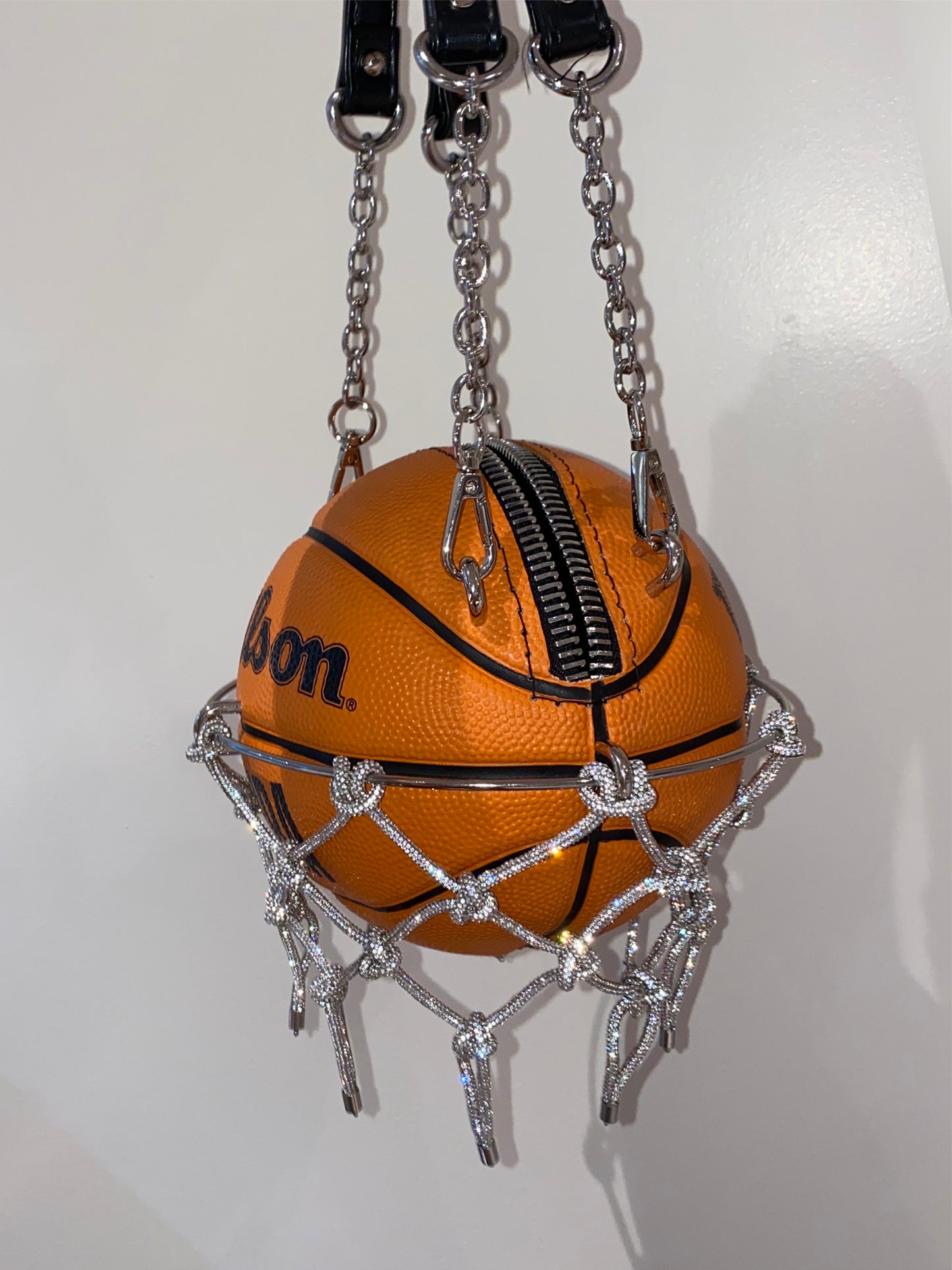 EXCLUSIVE ORANGE WILSON BASKETBALL W/ NET PURSE