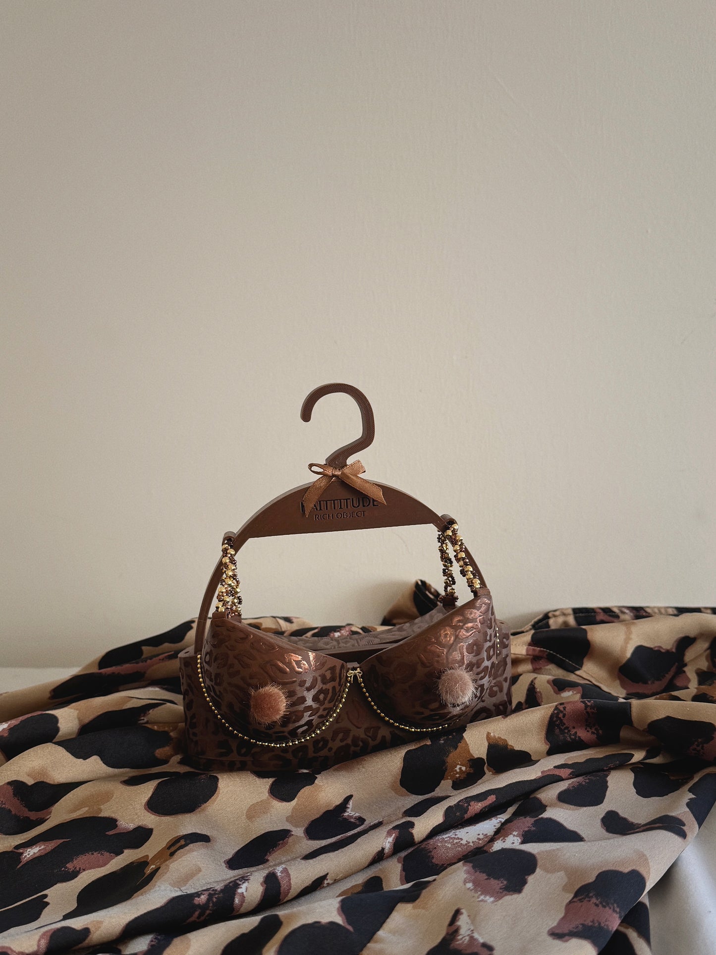 Rich Object No.6 –FELINA