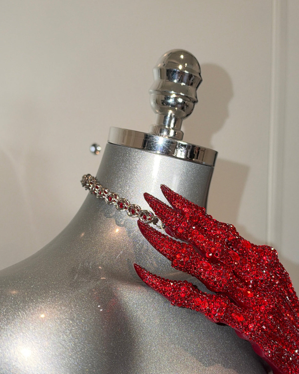 THE VILLAINESS — Red Rhinestone Choker